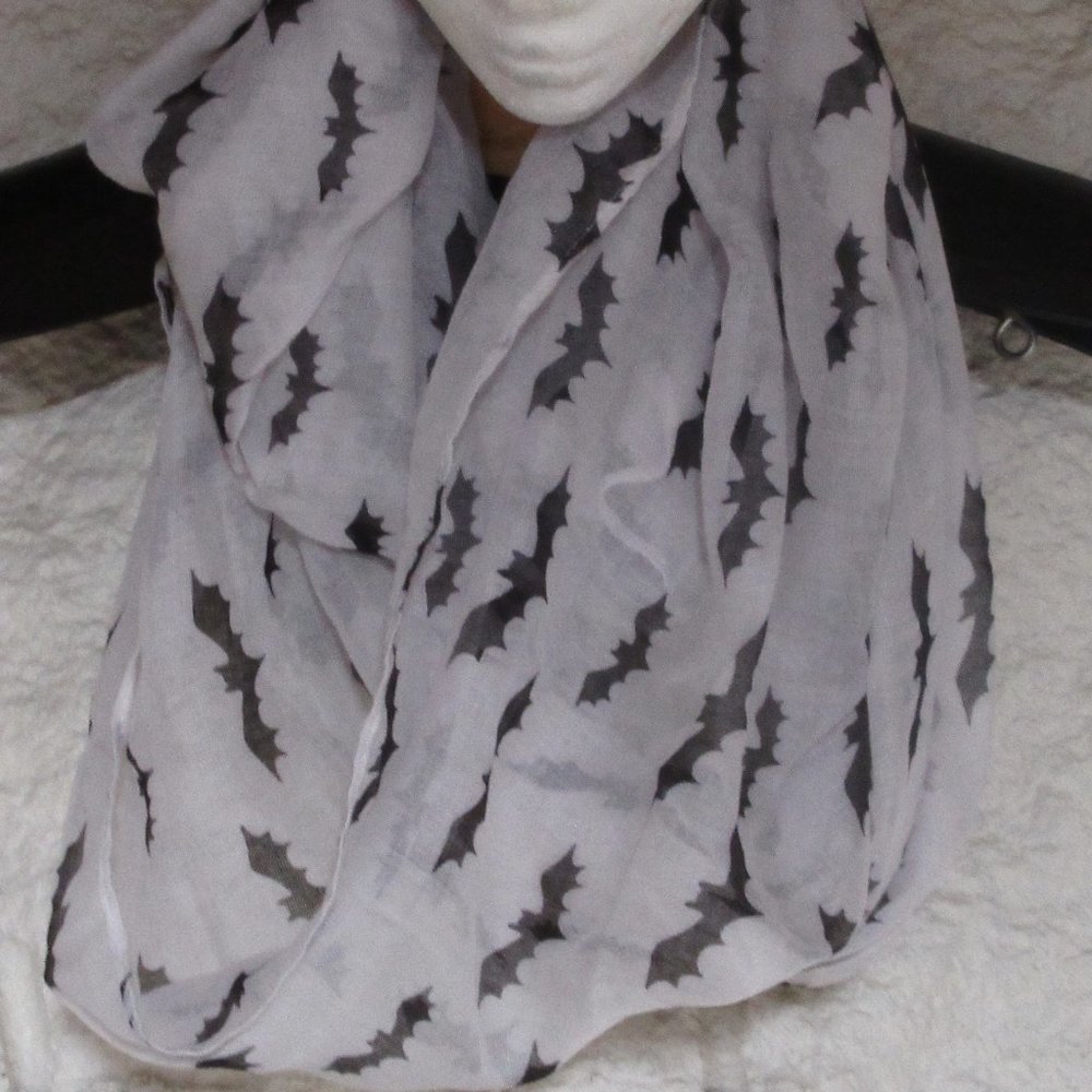 Bat Figure 8 Scarf